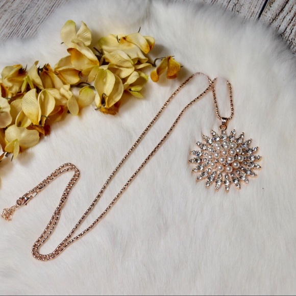 Jewelry - Pearl & Rhinestone Embellished Starburst Necklace